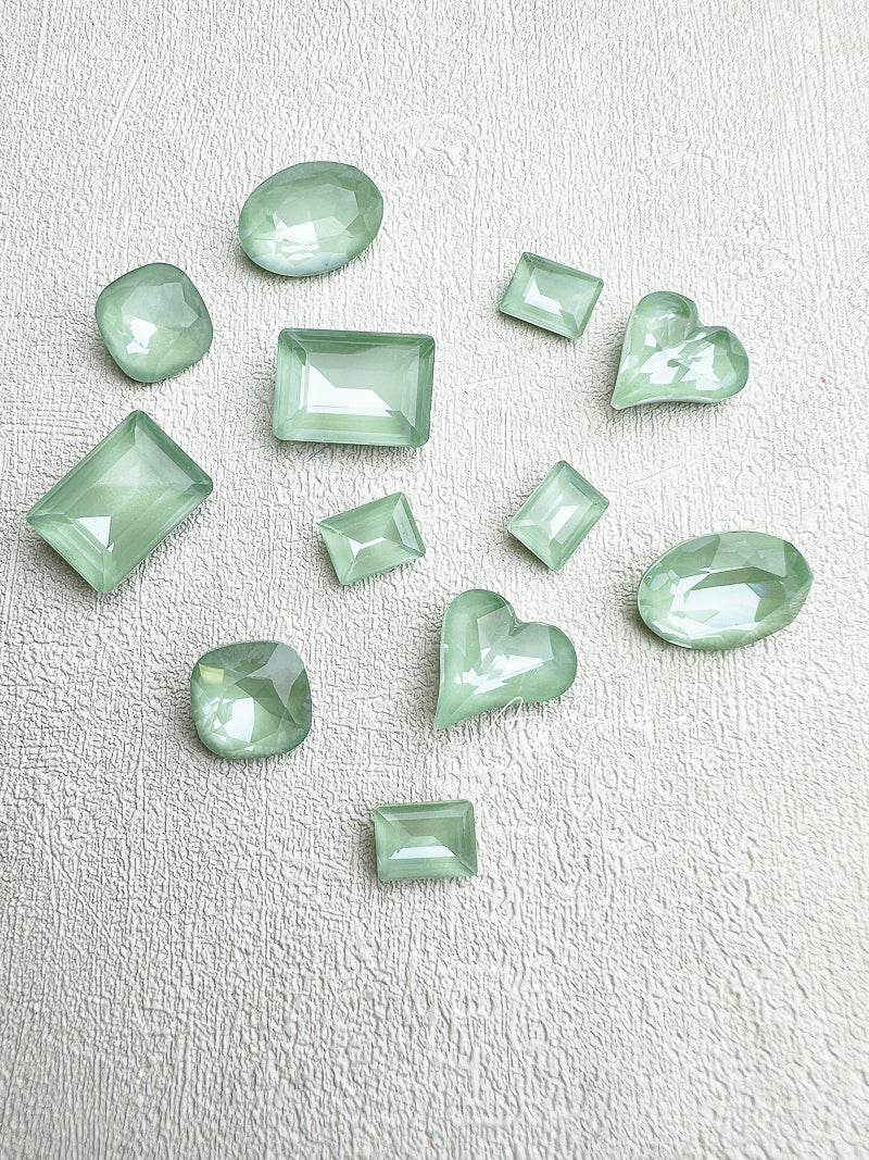 AJISAI Premium Crystal Pointed-back Sage Shimmer Collection