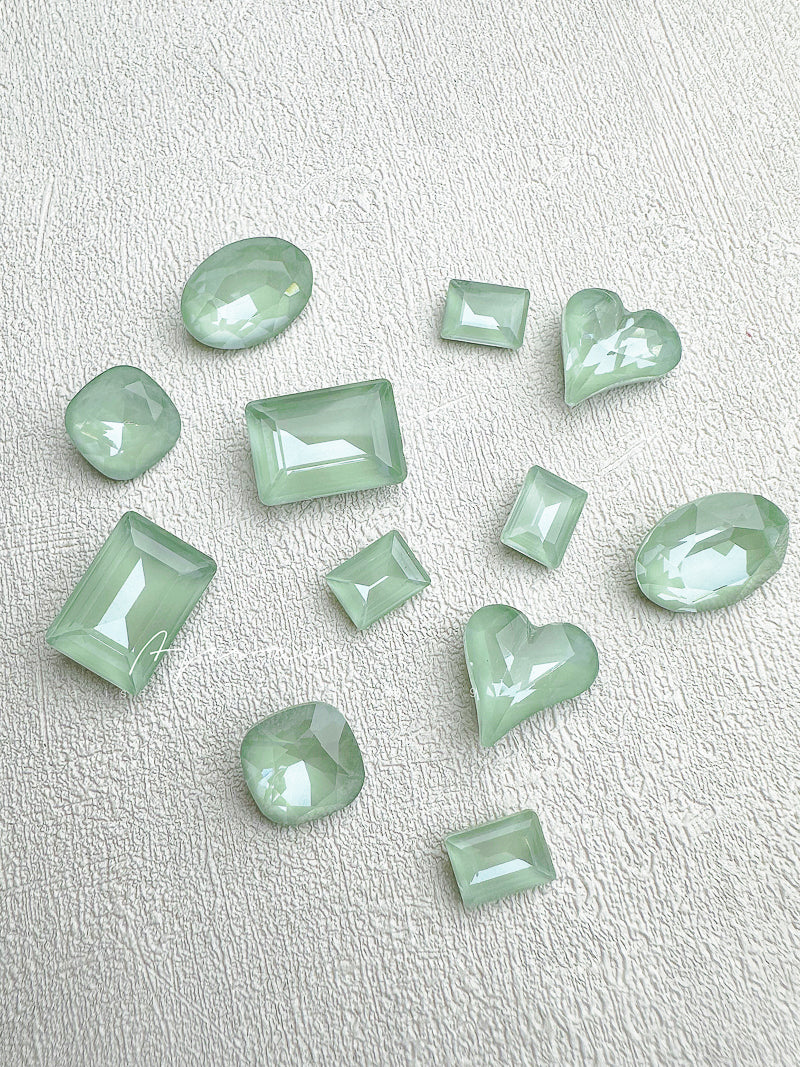 AJISAI Premium Crystal Pointed-back Sage Shimmer Collection