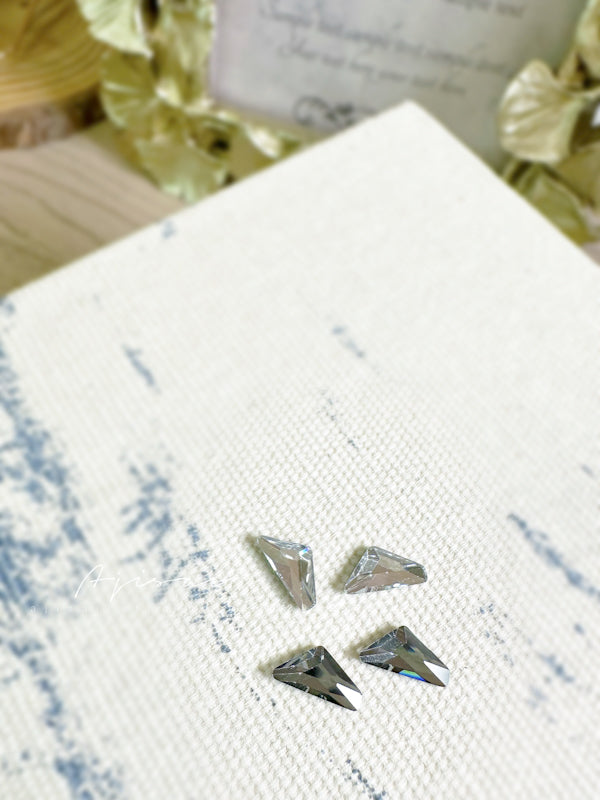 AJISAI Luxury Crystal Flatback - Triangle Alpha 10*5mm
